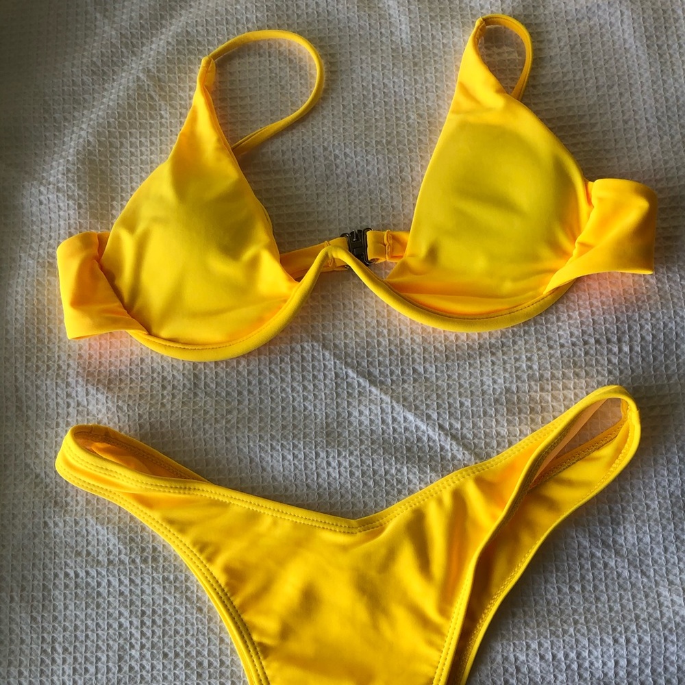 SHEIN Underwire High Leg Bikini Swimsuit